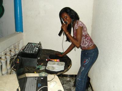 DJ SOphI